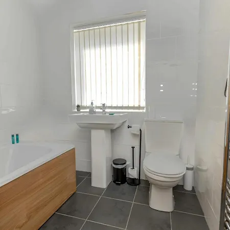 Modern Filton | Parking & Superfast Wi-fi Bristol