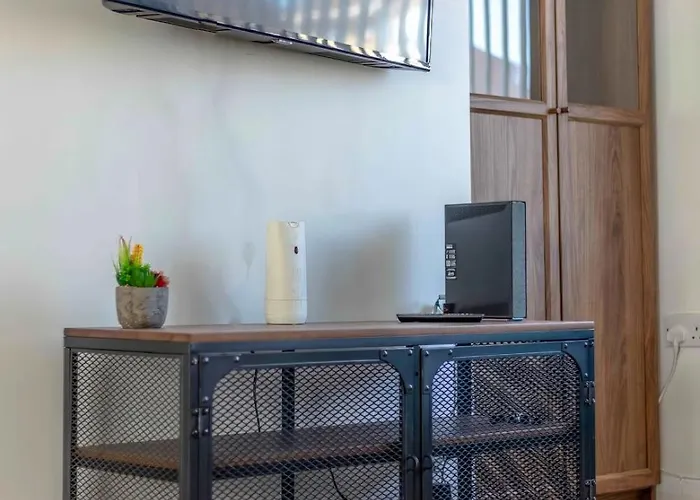 Family Friendly Filton With Parking And Wifi Будинок відпочинку Бристоль