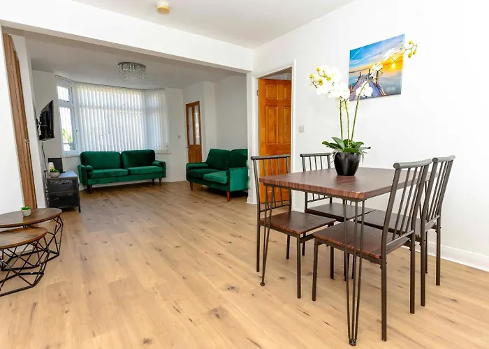 Будинок відпочинку Family Friendly Filton With Parking And Wifi *