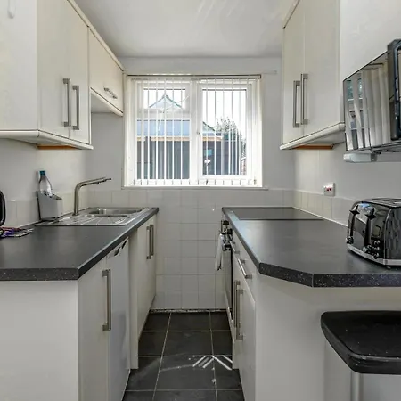 Modern Filton | Parking & Superfast Wi-fi Bristol